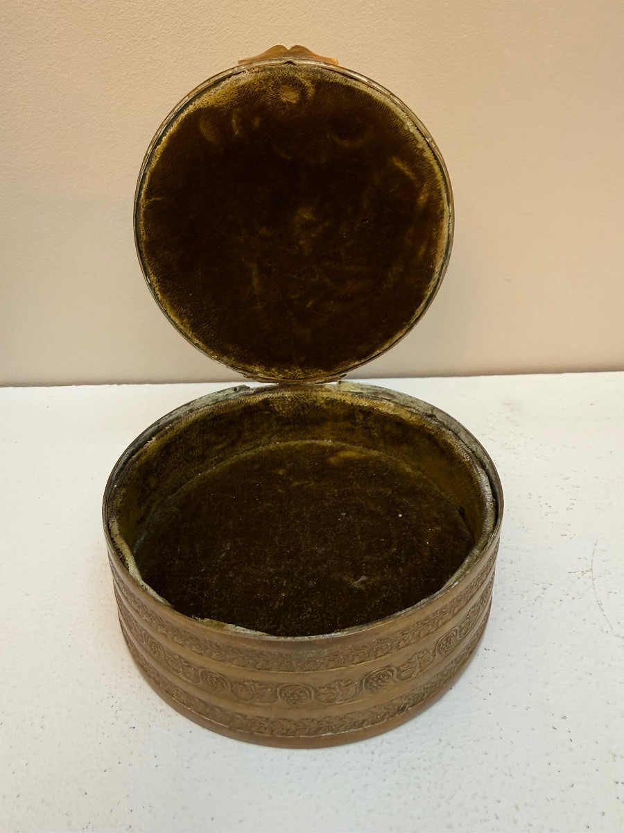Bronze Box With Medallion.-photo-2