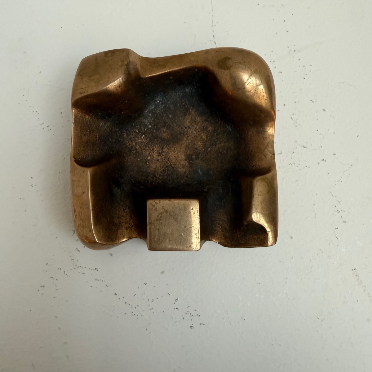 Jacques Lauterbach , objet du fumeur moderniste en bronze .