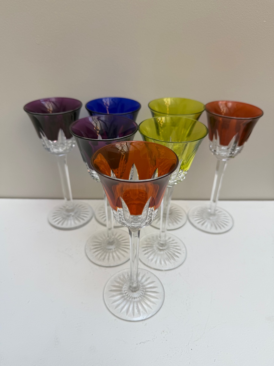 Baccarat , 7 verres de couleur . -photo-2