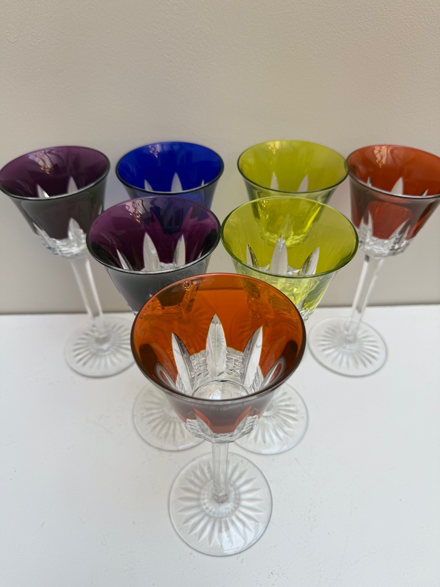 Baccarat , 7 verres de couleur . -photo-3