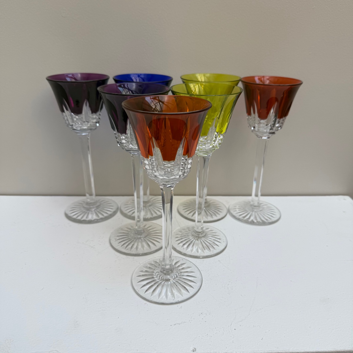 Baccarat , 7 verres de couleur . 