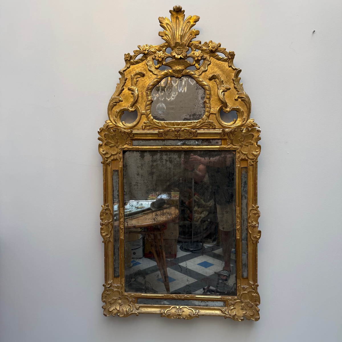 H 150 : Miroir époque Régence Louis XIV .