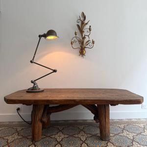 Table basse brutaliste .