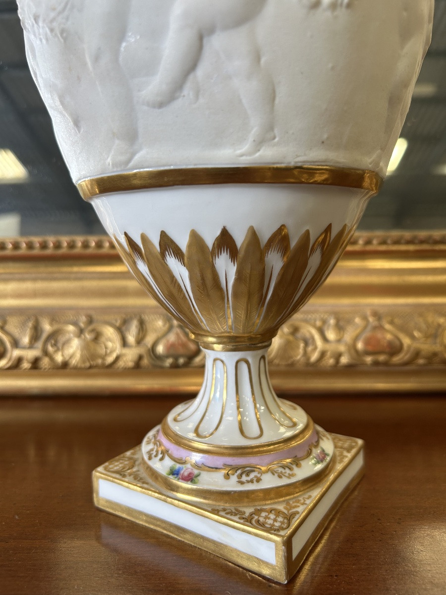 Vase de Sèvres porcelaine de biscuit anges et bélier -photo-4