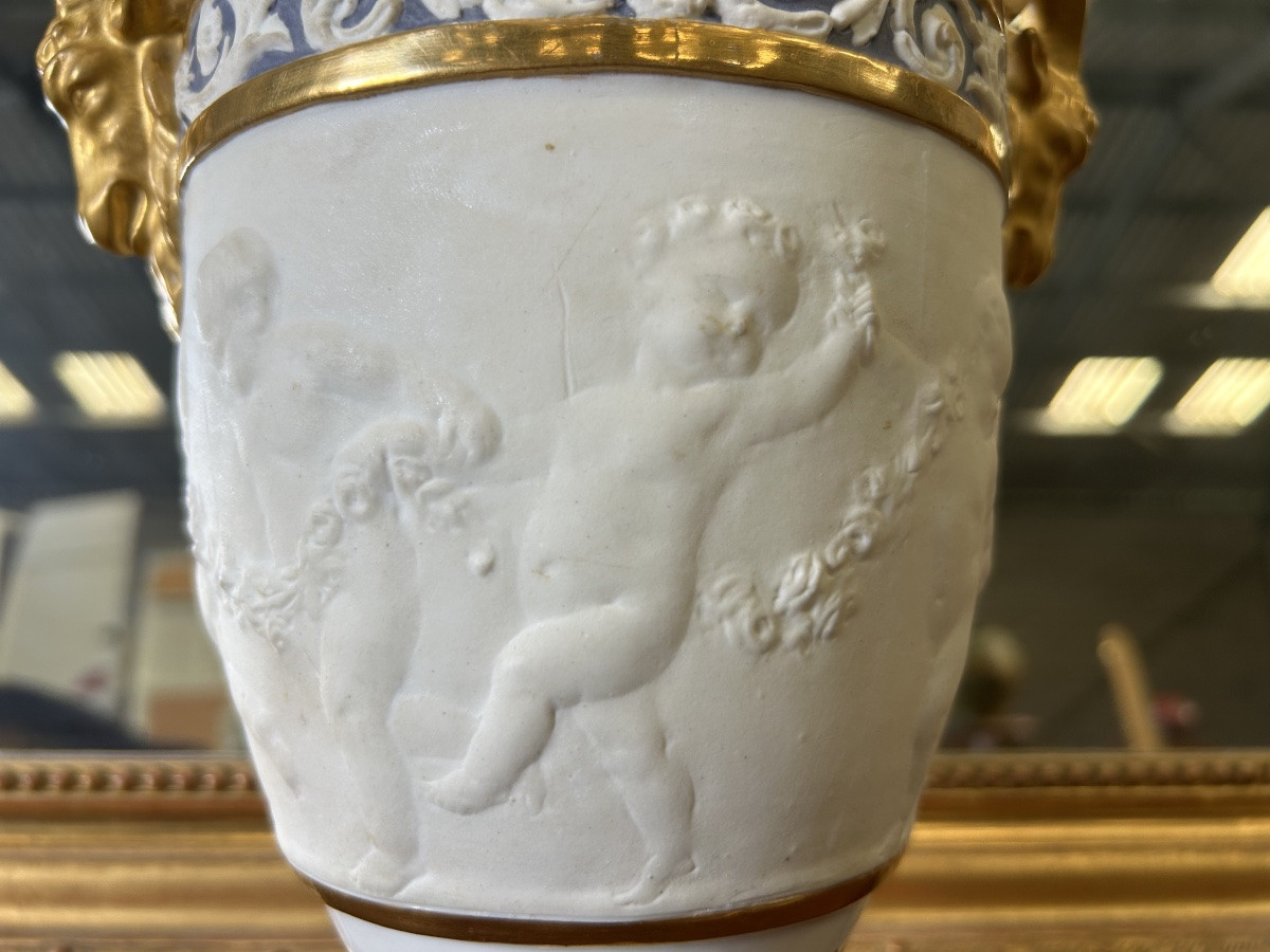 Vase de Sèvres porcelaine de biscuit anges et bélier -photo-6