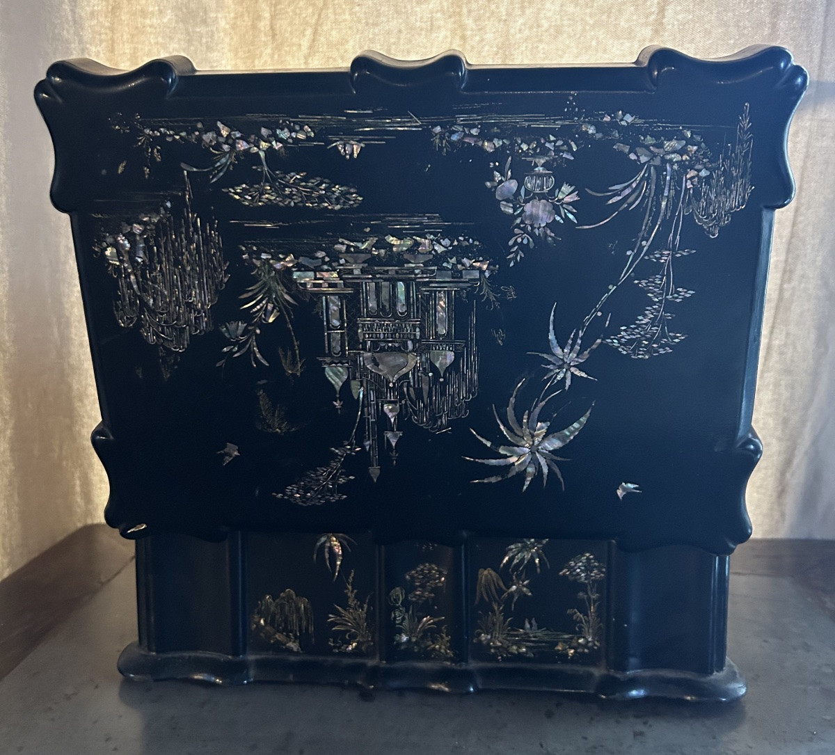 Indochina Lacquered Wood And Mother-of-pearl Box, 19th Century-photo-3