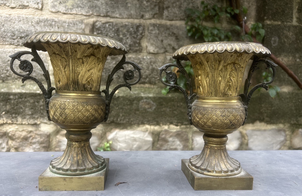 Pair Of 19th-century Gilded Metal Medici Vases-photo-1