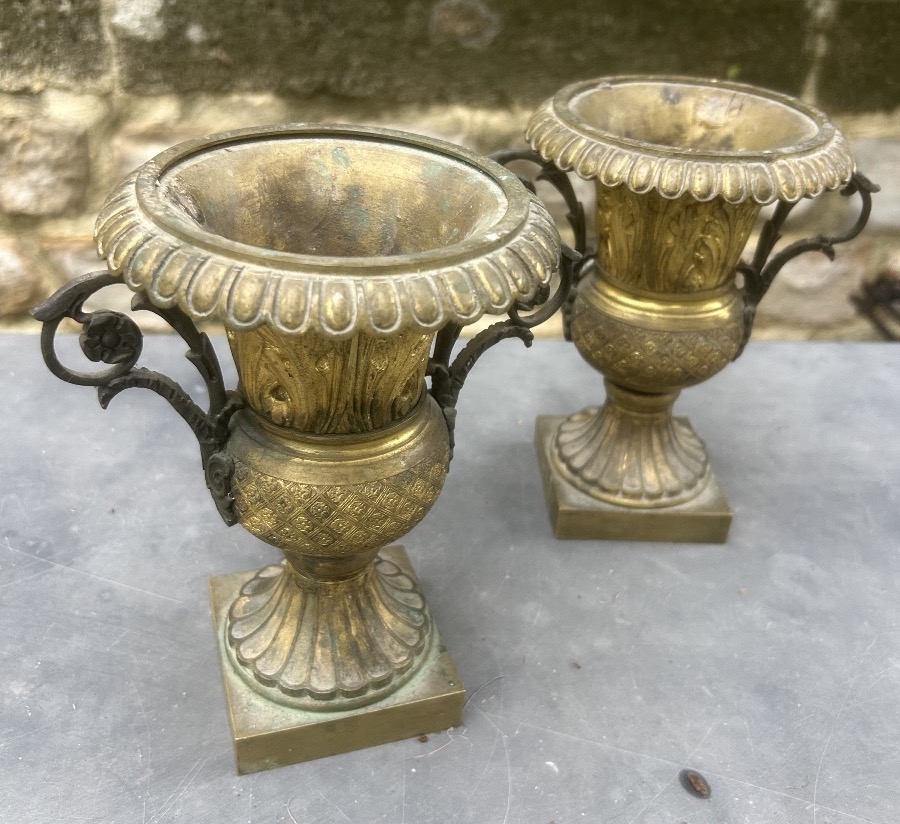 Pair Of 19th-century Gilded Metal Medici Vases-photo-2