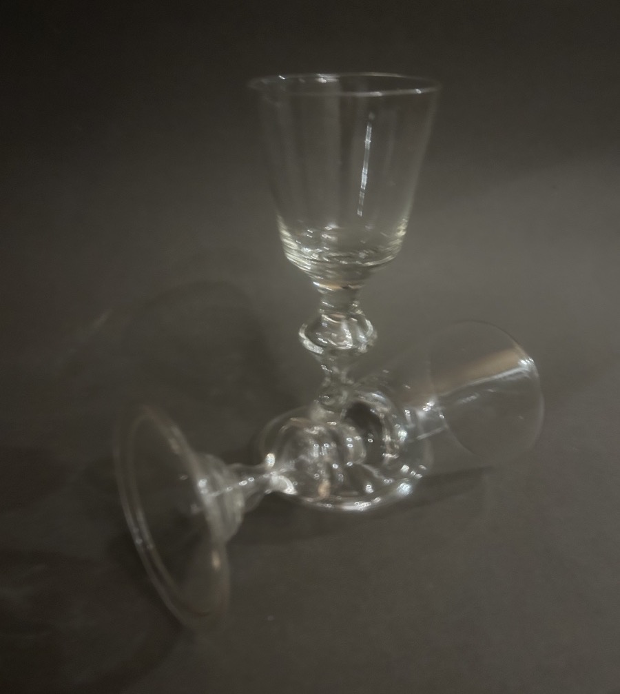 Paire de verres soufflés bourguignon 18eme