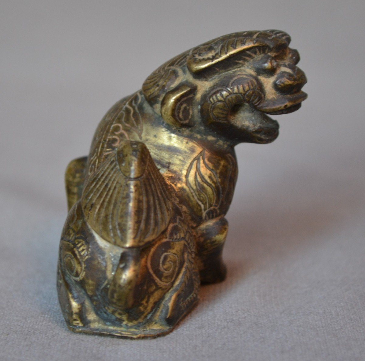 Lion Bouddhique En Bronze Coulé. Vietnam Ou Chine Du Sud.-photo-2