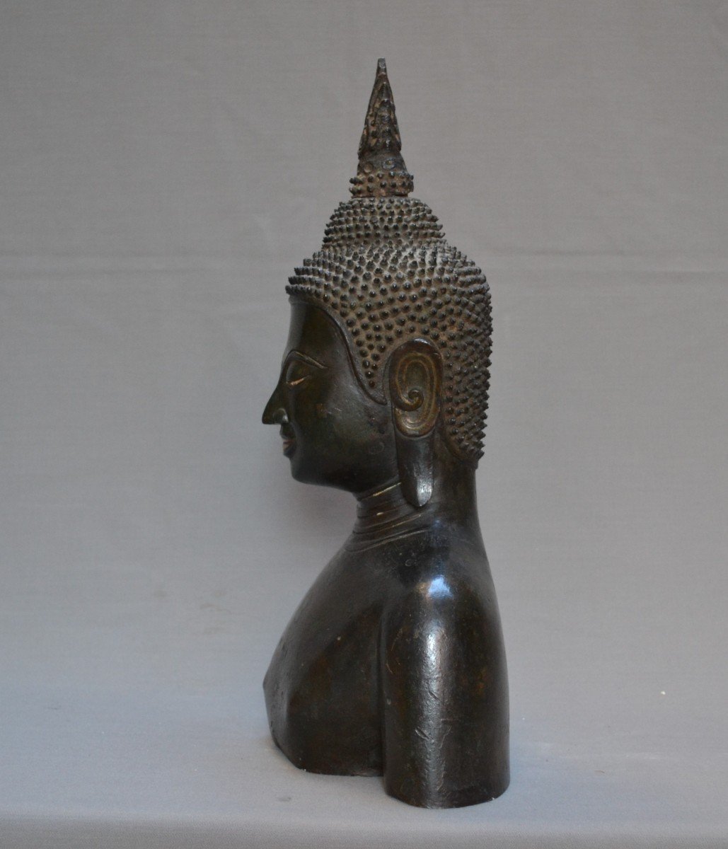 Buste De Bouddha En Bronze Coulé Incrusté d'Or.-photo-1