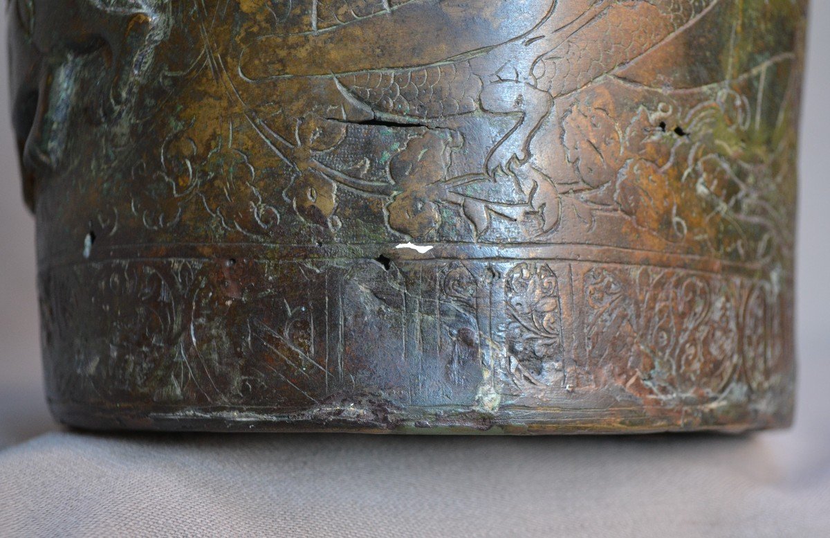 Aiguière En Bronze Incisé d'Animaux Fabuleux , Incrustations  d'Or. Perse.-photo-4