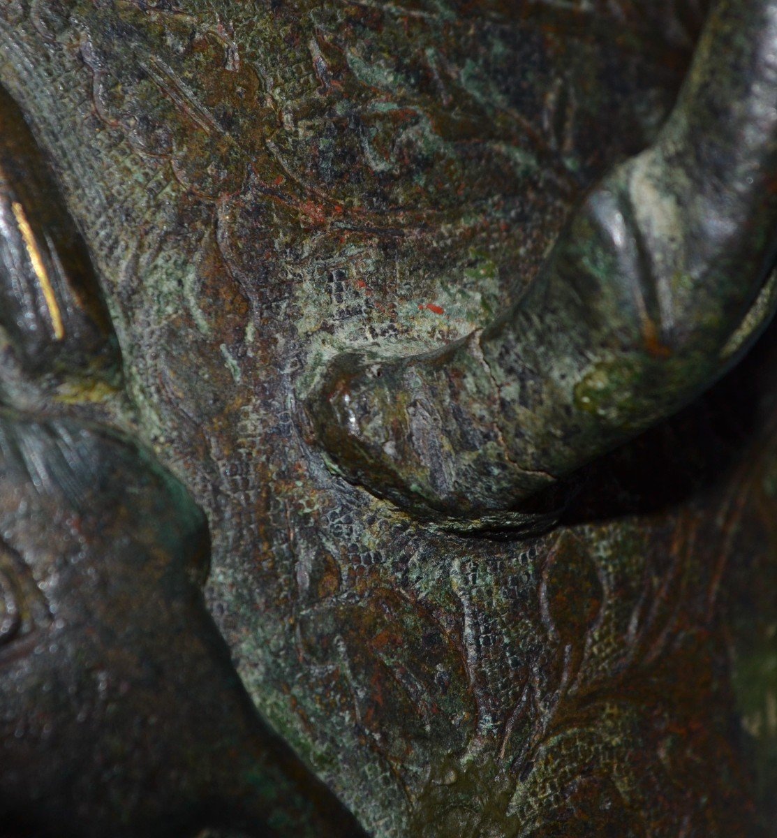 Aiguière En Bronze Incisé d'Animaux Fabuleux , Incrustations  d'Or. Perse.-photo-8