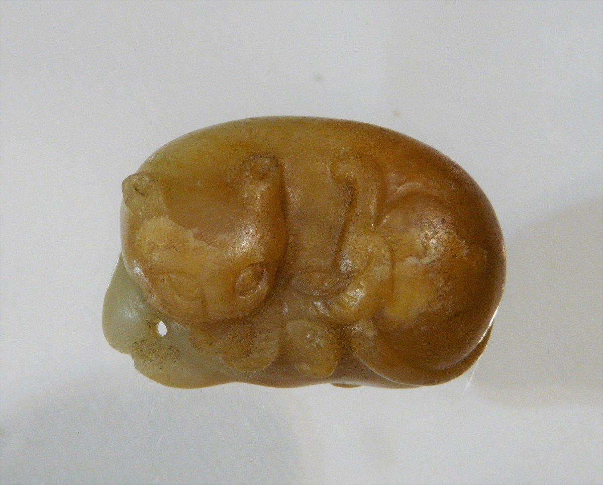 Pendant .tigresse And Her Small In Jade. China Ming Period Or Before.-photo-2