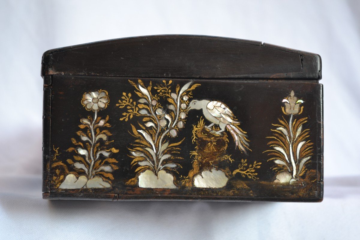Box In Lacquered Wood, Gilded And Inlaid With Mother-of-pearl. 17th Century Germany?-photo-3