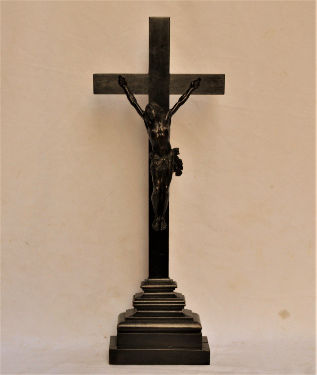 Crucifix En Bronze Et Bois. 17° Siècle.-photo-2