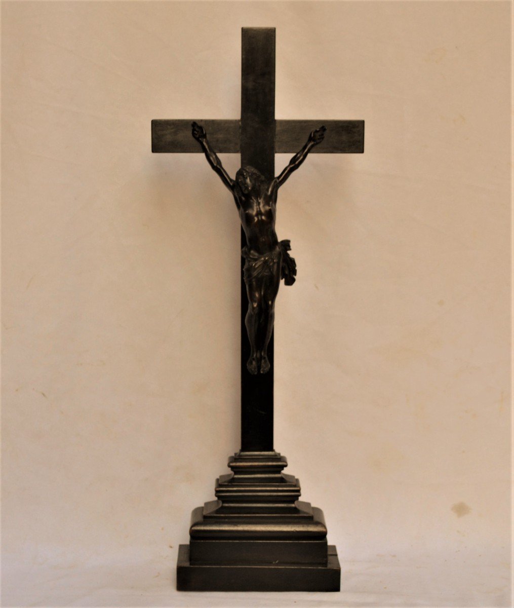 Crucifix En Bronze Et Bois. 17° Siècle.-photo-2