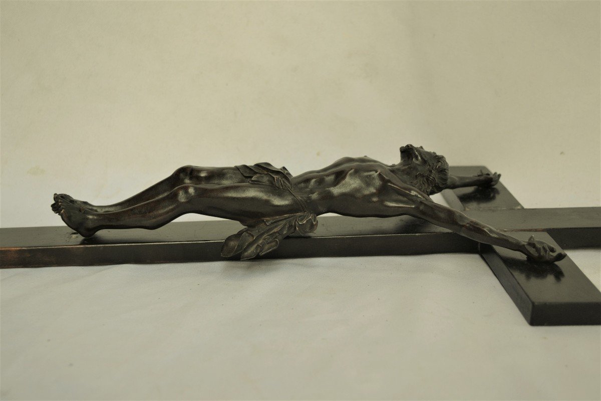 Crucifix En Bronze Et Bois. 17° Siècle.-photo-4