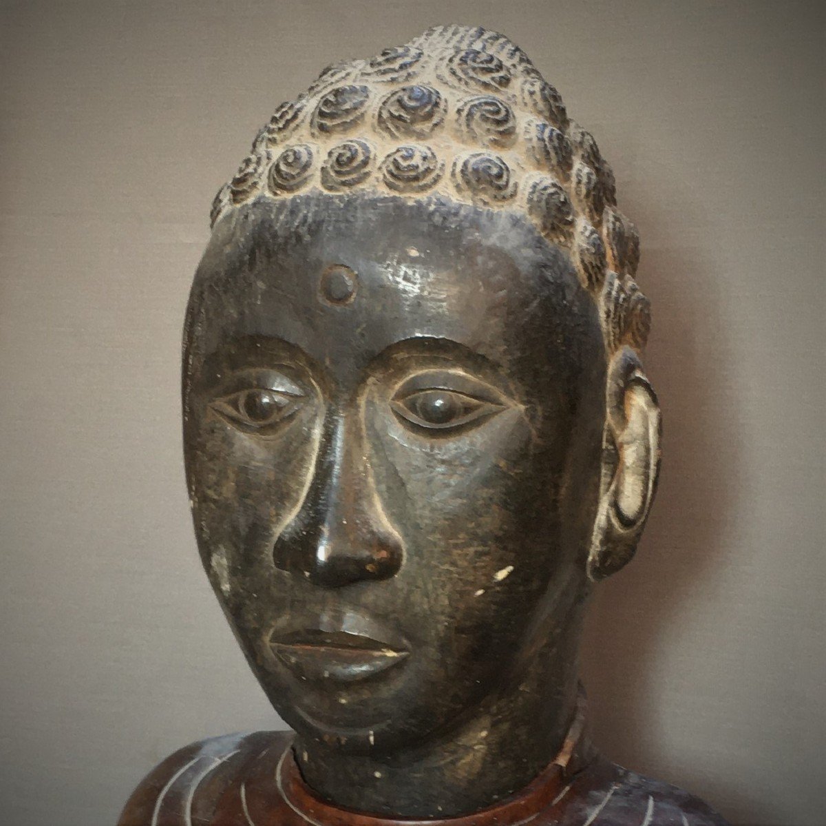 Tête De Bouddha En Pierre Sculptée.travail Asiatique Ancien.