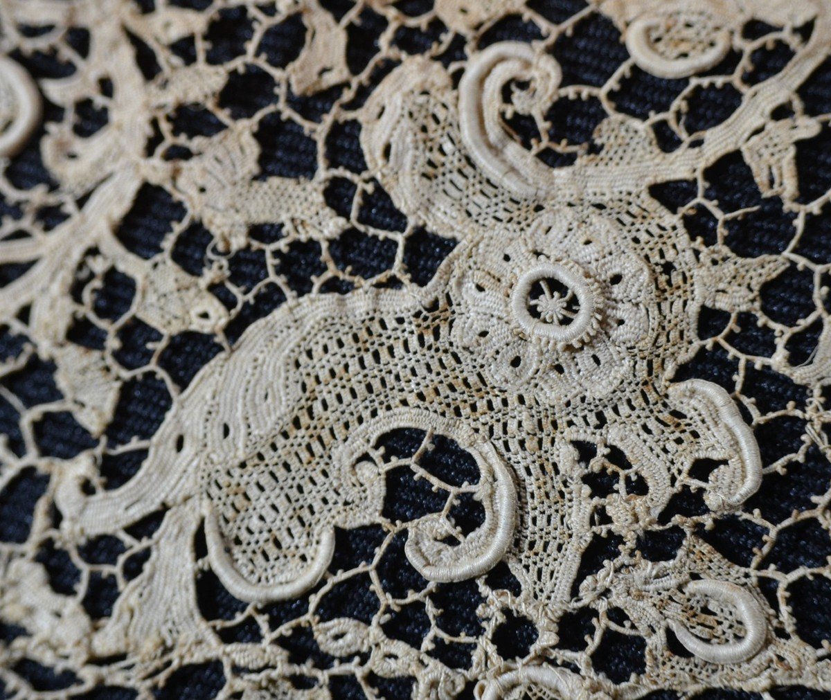 Louis XIV Lace Collar.-photo-3