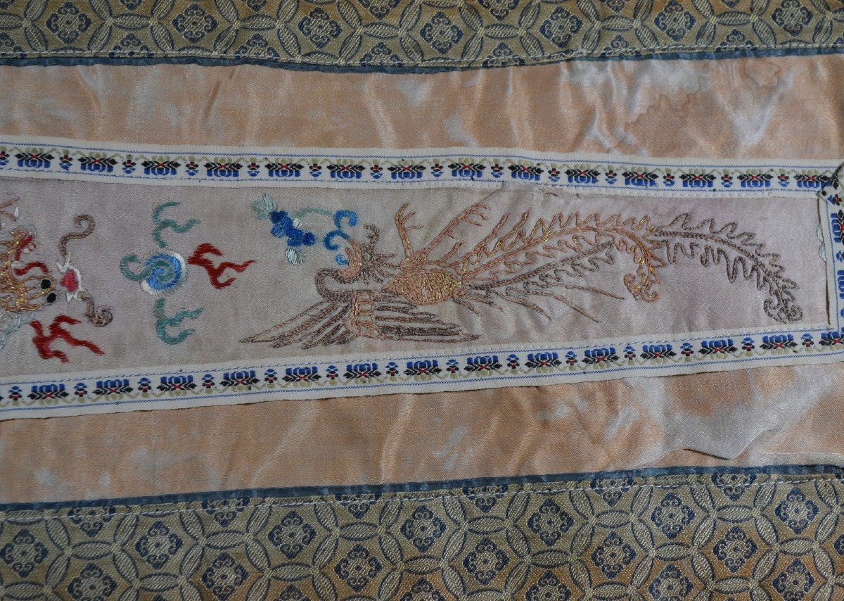 Panneau De Soie Brodée De Dragon Et Phoenix. Chine Période Qing.-photo-1