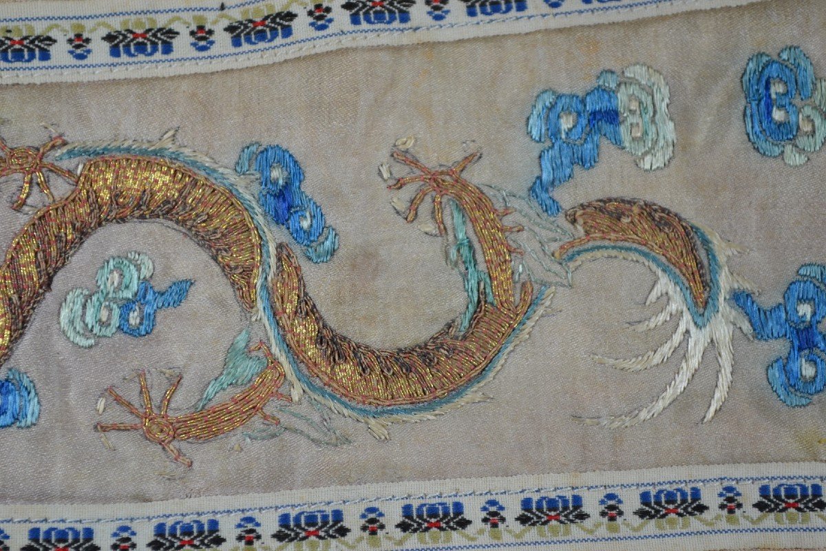 Panneau De Soie Brodée De Dragon Et Phoenix. Chine Période Qing.-photo-6