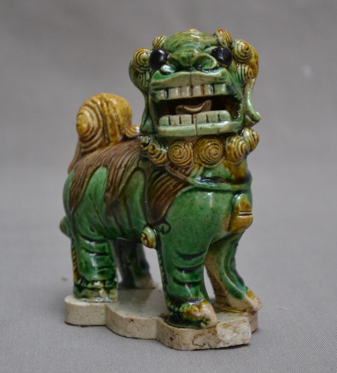Lion Bouddhique En Porcelaine Sancai. Chine Periode Des Qing Règne De Kangxi-photo-2