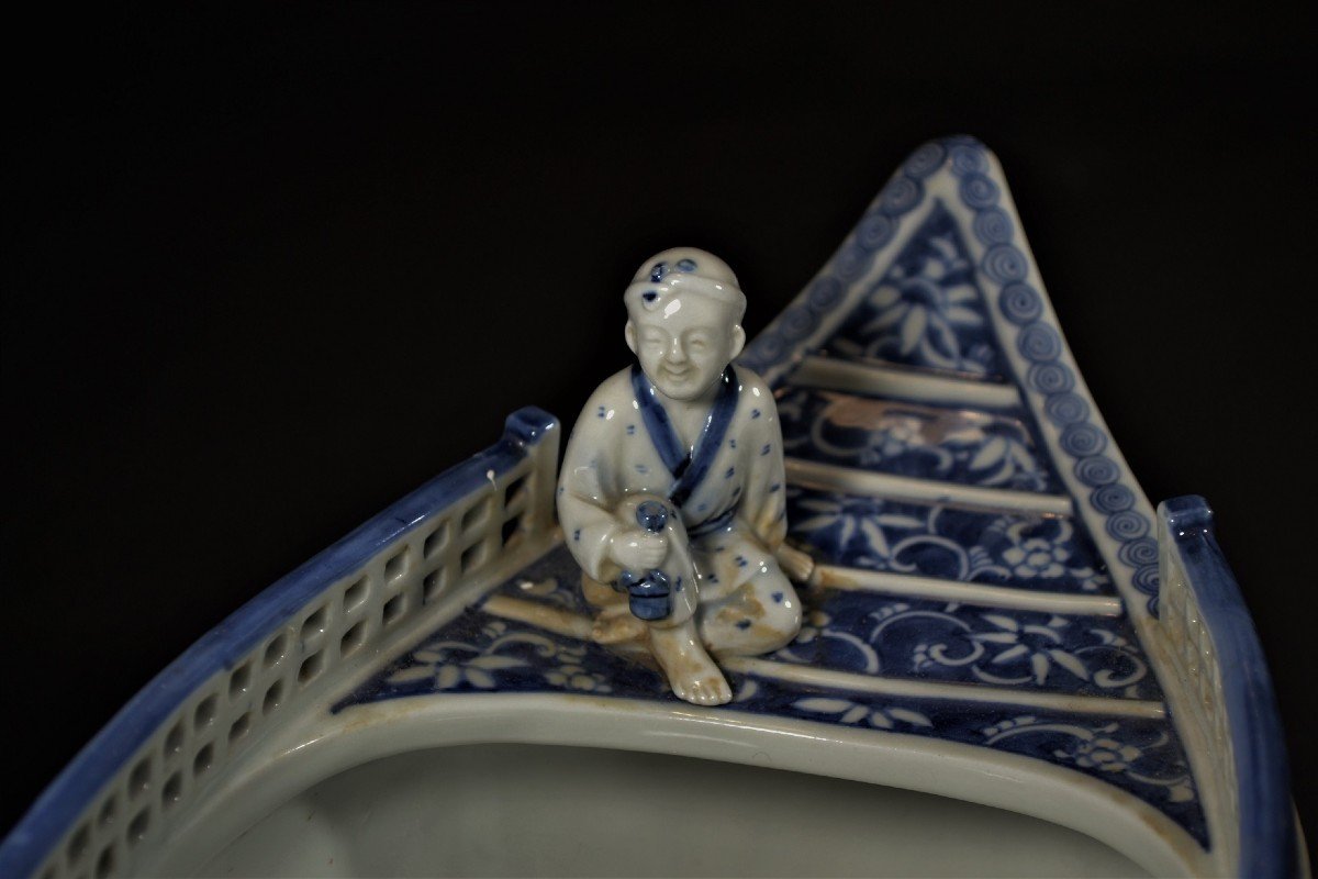 Barque brûle-parfums. Porcelaine  Blanc et Bleu d'Hirado.Fours de Mikawachi. Fin 19° siècle. -photo-3