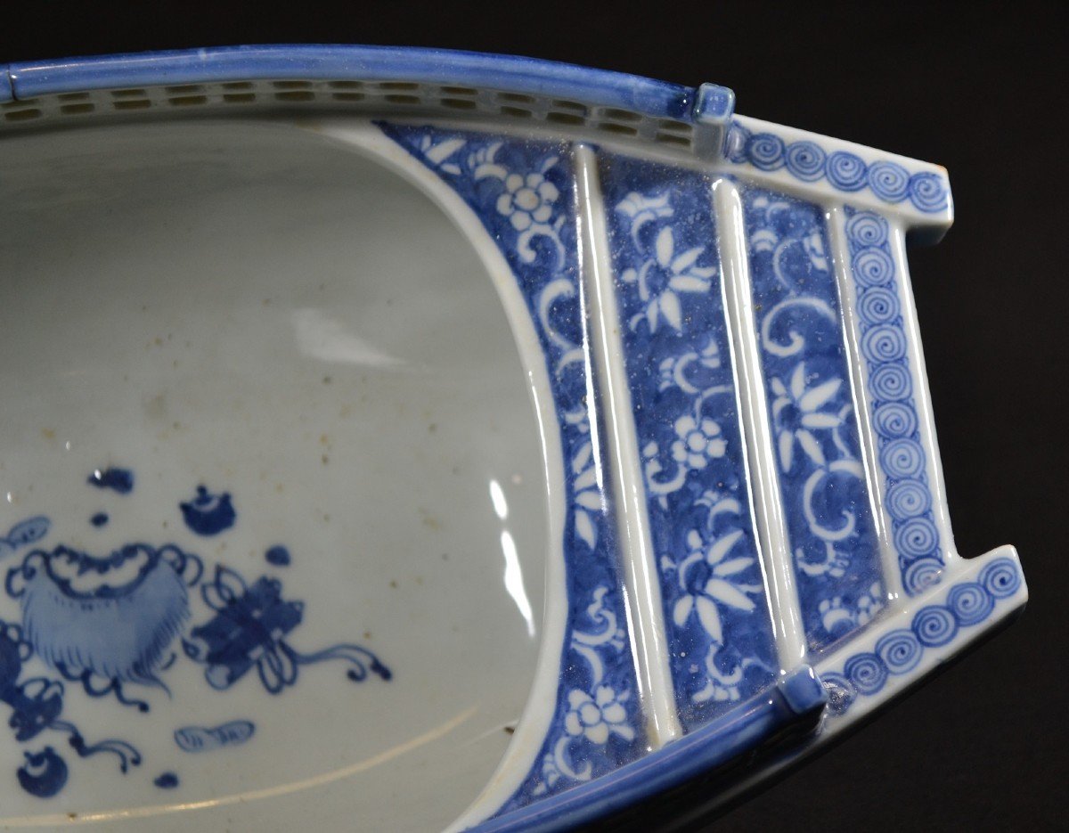 Barque brûle-parfums. Porcelaine  Blanc et Bleu d'Hirado.Fours de Mikawachi. Fin 19° siècle. -photo-5
