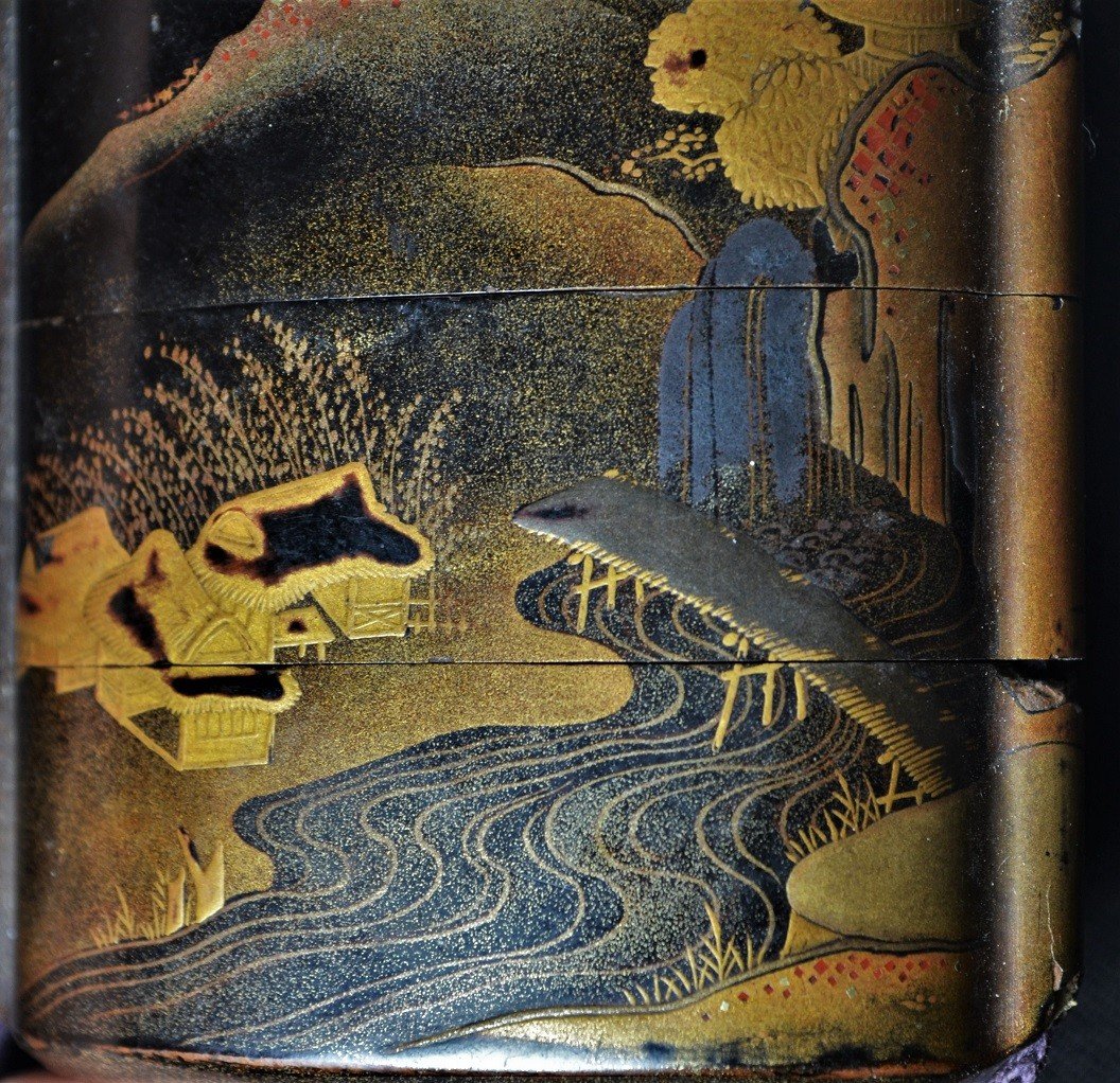 Inro Laque Roiro Décor d'Un Paysage Lacustre, Or Et Argent Maki-e Et Kirikane. Edo 18th Siècle.-photo-1