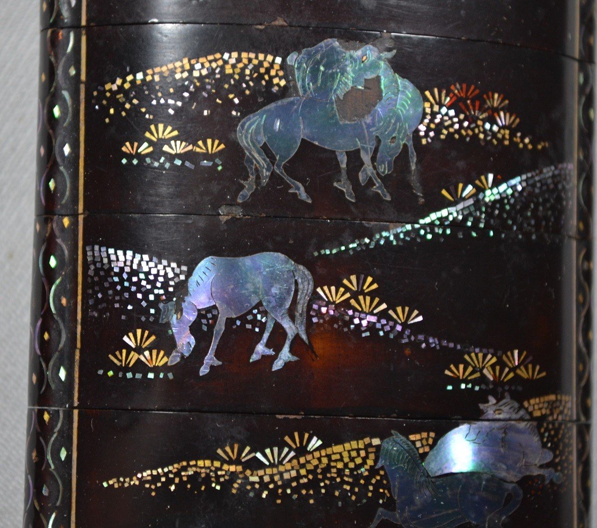Inro Style Soma-da. Decor Of The 8 Mother-of-pearl Horses On A Dark Brown Urushi Background. Collection Dr Mene-photo-5