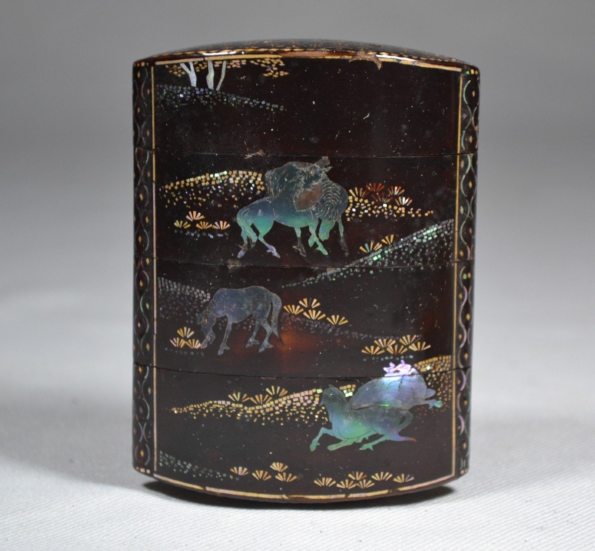 Inro Style Soma-da. Decor Of The 8 Mother-of-pearl Horses On A Dark Brown Urushi Background. Collection Dr Mene-photo-8