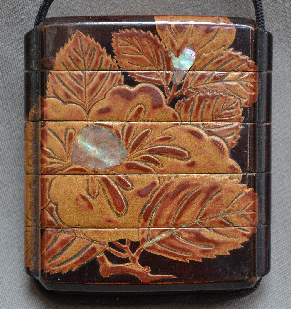 Inro 4 Boxes. Peonies In Mother Of Pearl On Brown Lacquer. Aogai On Roiro Urushi. Japan Edo 17th Century.
