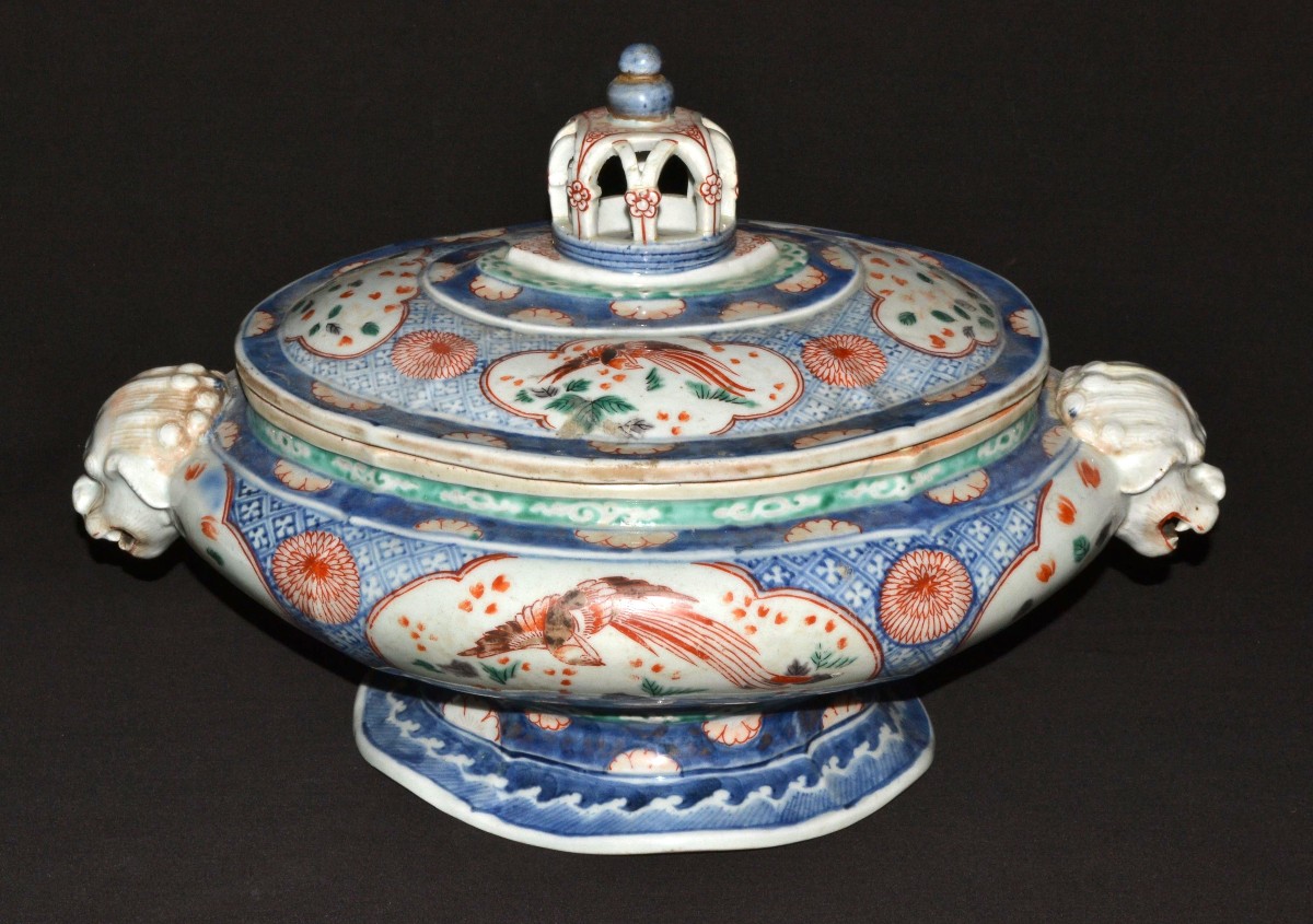 Soupière En Porcelaine d'Arita De Style Imari.japon Période Edo Fin Du 17°siècle. 