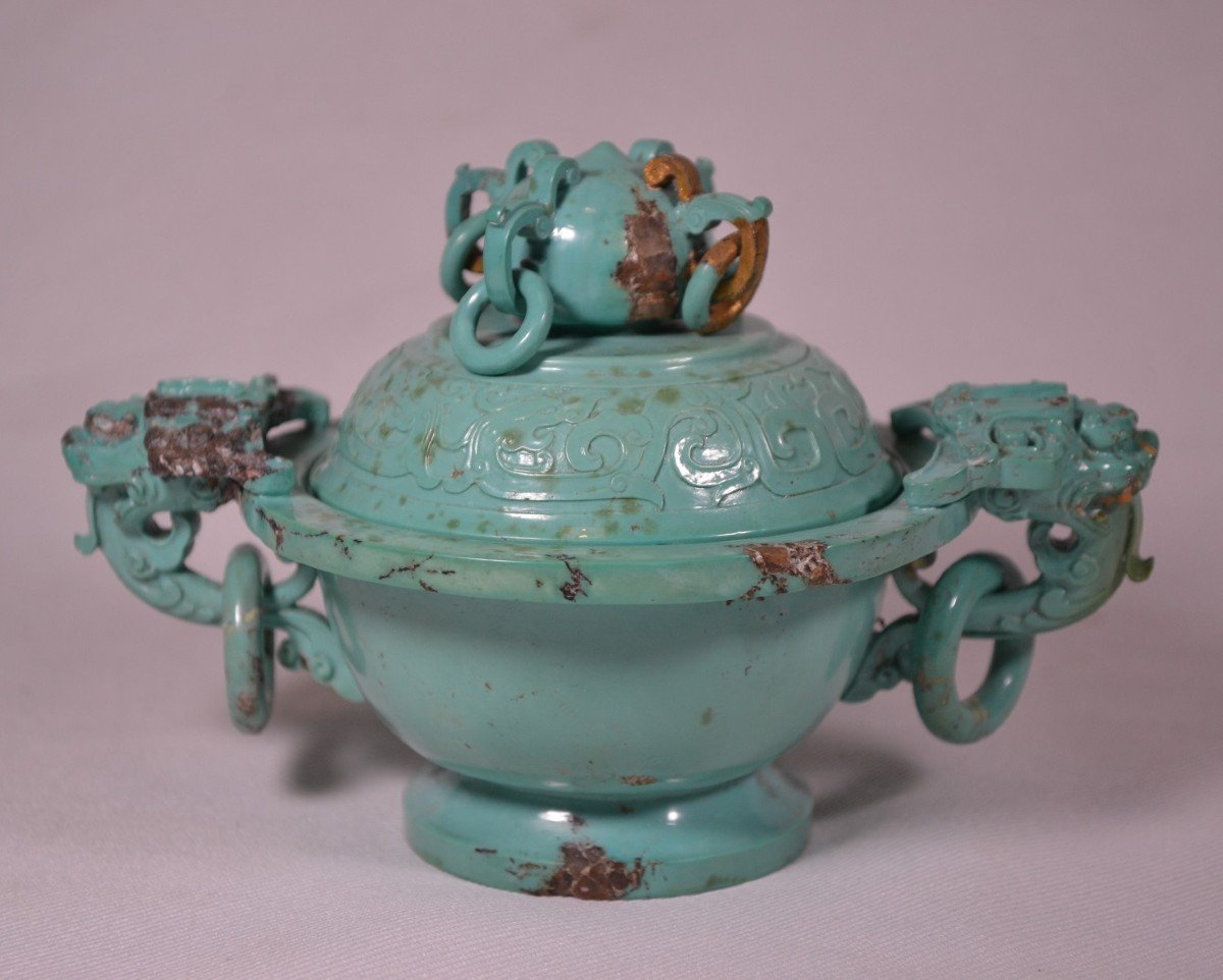 Brûle-parfums Sculpté En Turquoise. Décor De Dragons Et De Lions Bouddhique. Chine époque Qing.