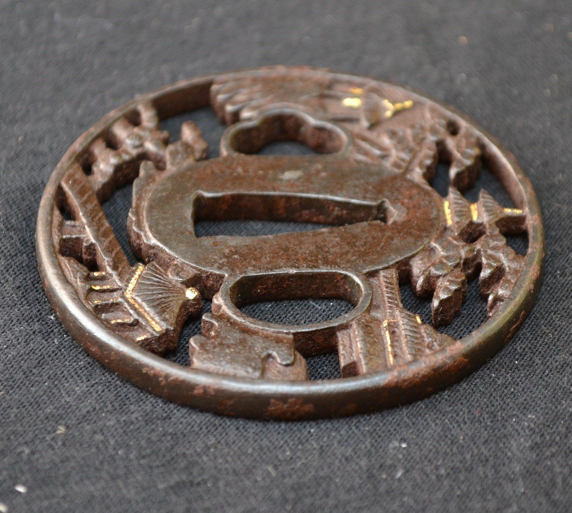 Tsuba en fer découpé damasquiné d'or (nunome zogan). Ecole de Soten. Japon Edo 18°-photo-1