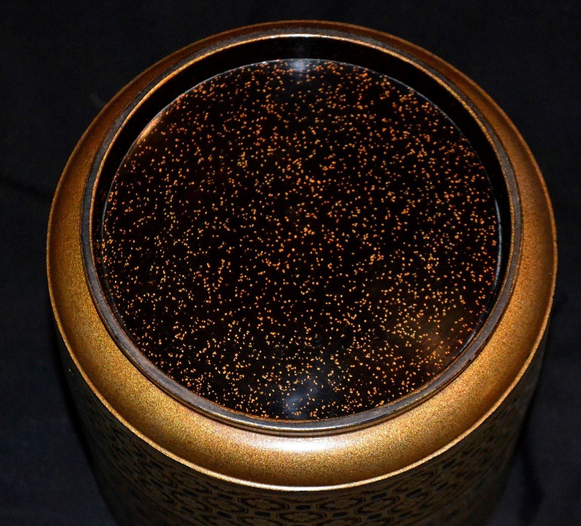 Box In Gold And Silver Powdered Lacquer. Chrysanthemums In Solid Gold. Japan Early Edo Around 1700-photo-4