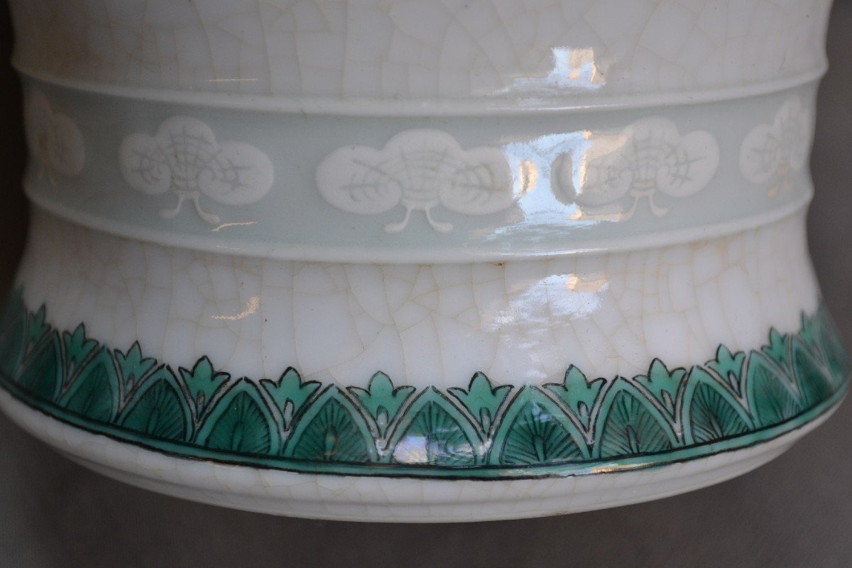 Porcelain Vase. Blue Enameled Dragons On A Cracked White Background. Makuzu Kozan Style. Meji.-photo-5