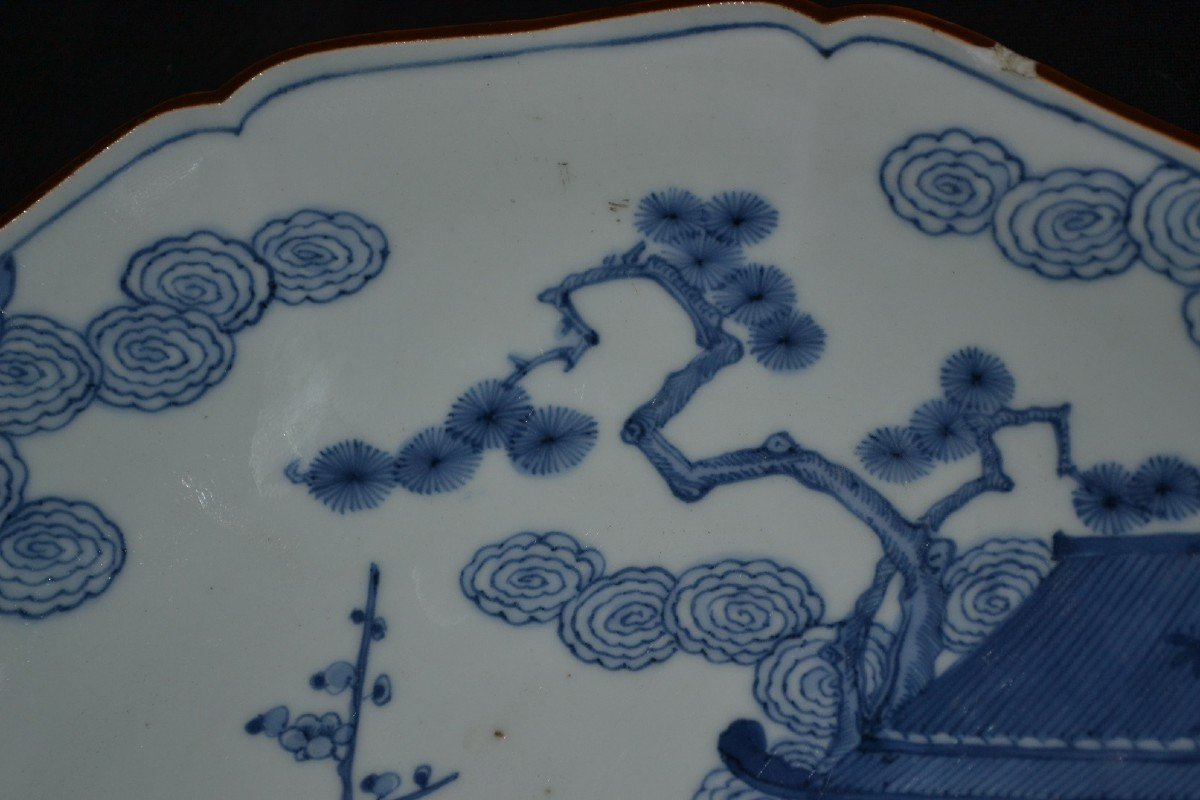 Plat En Porcelaine Du Japon. Décor En Bleu De Cobalt Sous Couverte. Fours d'Arita Fin Du 17°. -photo-2