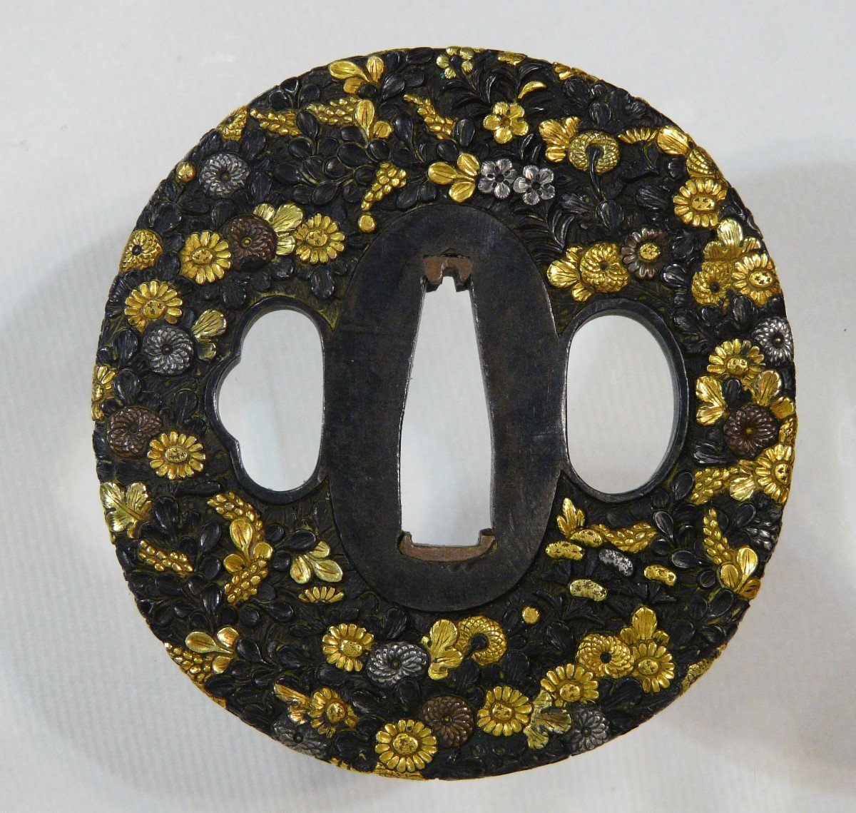Shakudo Tsuba Encrusted With Thousand Flowers In Gold, Silver And Sentoku. Anonymous. Japan Edo.-photo-1