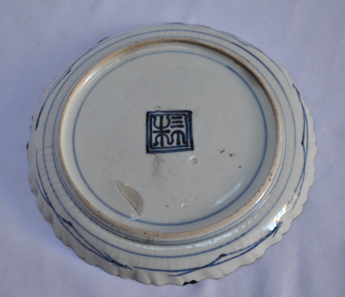 Plat En Porcelaine d'Arita En Bleu De Cobalt Sous Couverte Japon Edo  mi-17° siècle. Vers 1650.-photo-3