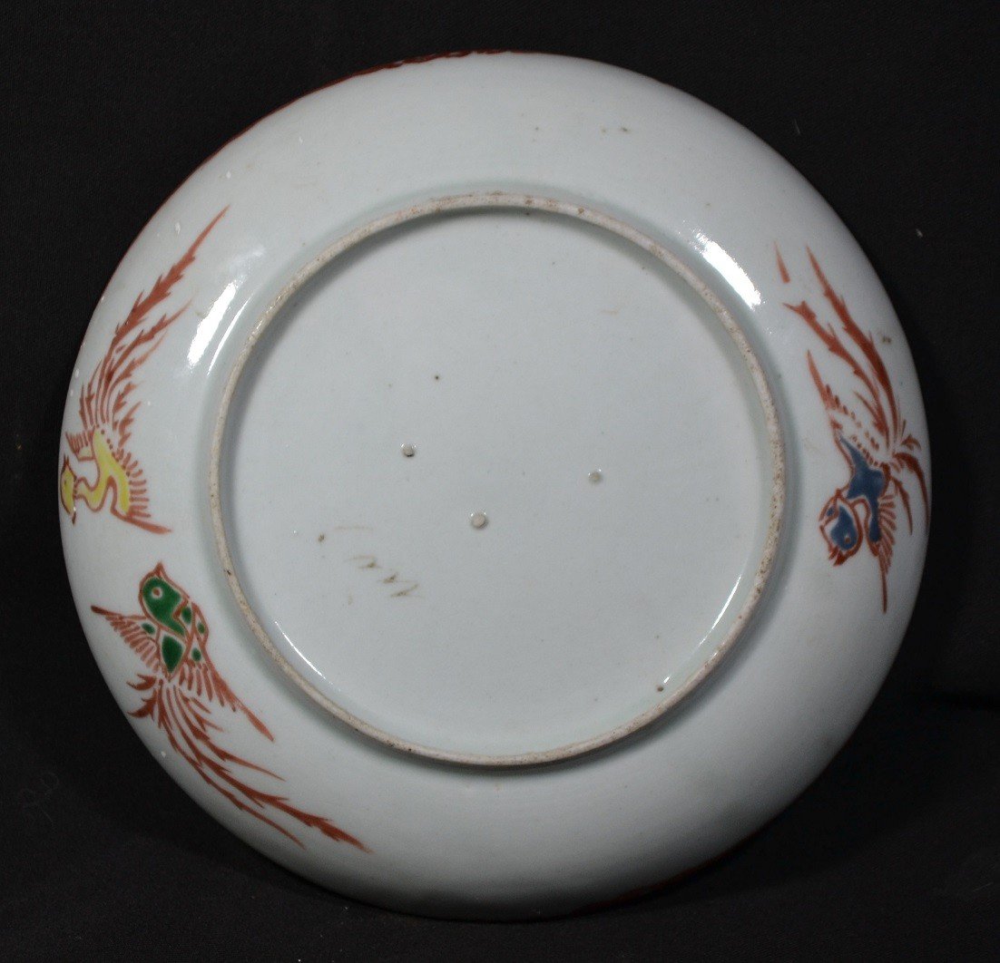Plat En Porcelaine d'Arita Japon 18°siècle. Guan-yin Et Les 100 Enfants.-photo-2