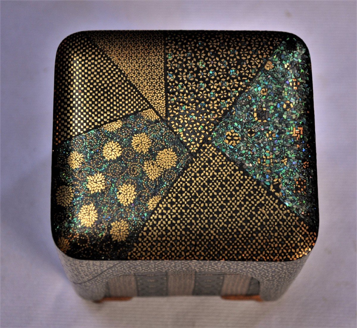 Boite En Bois Laqué. Décor De Mosaïques d'Or Et De Nacre. Famille Somada.japon 19° Siècle.-photo-4