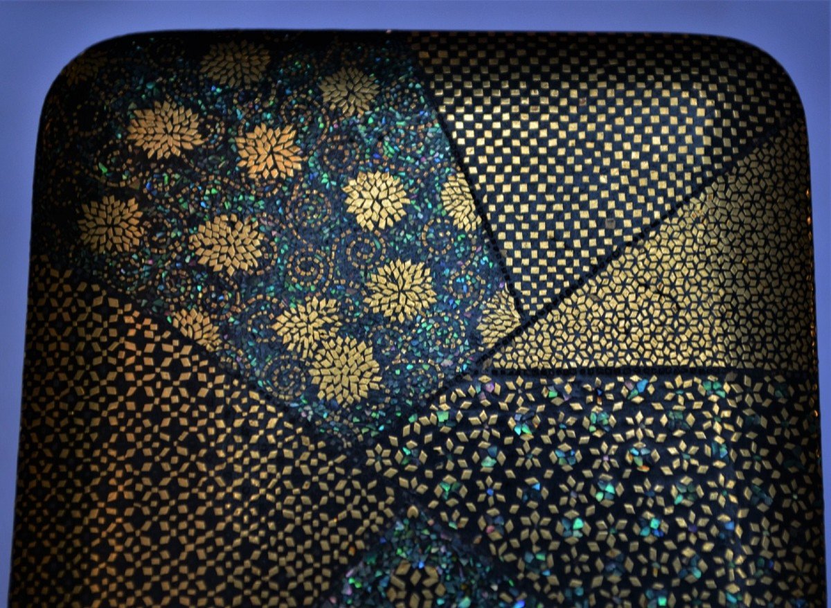 Boite En Bois Laqué. Décor De Mosaïques d'Or Et De Nacre. Famille Somada.japon 19° Siècle.-photo-5