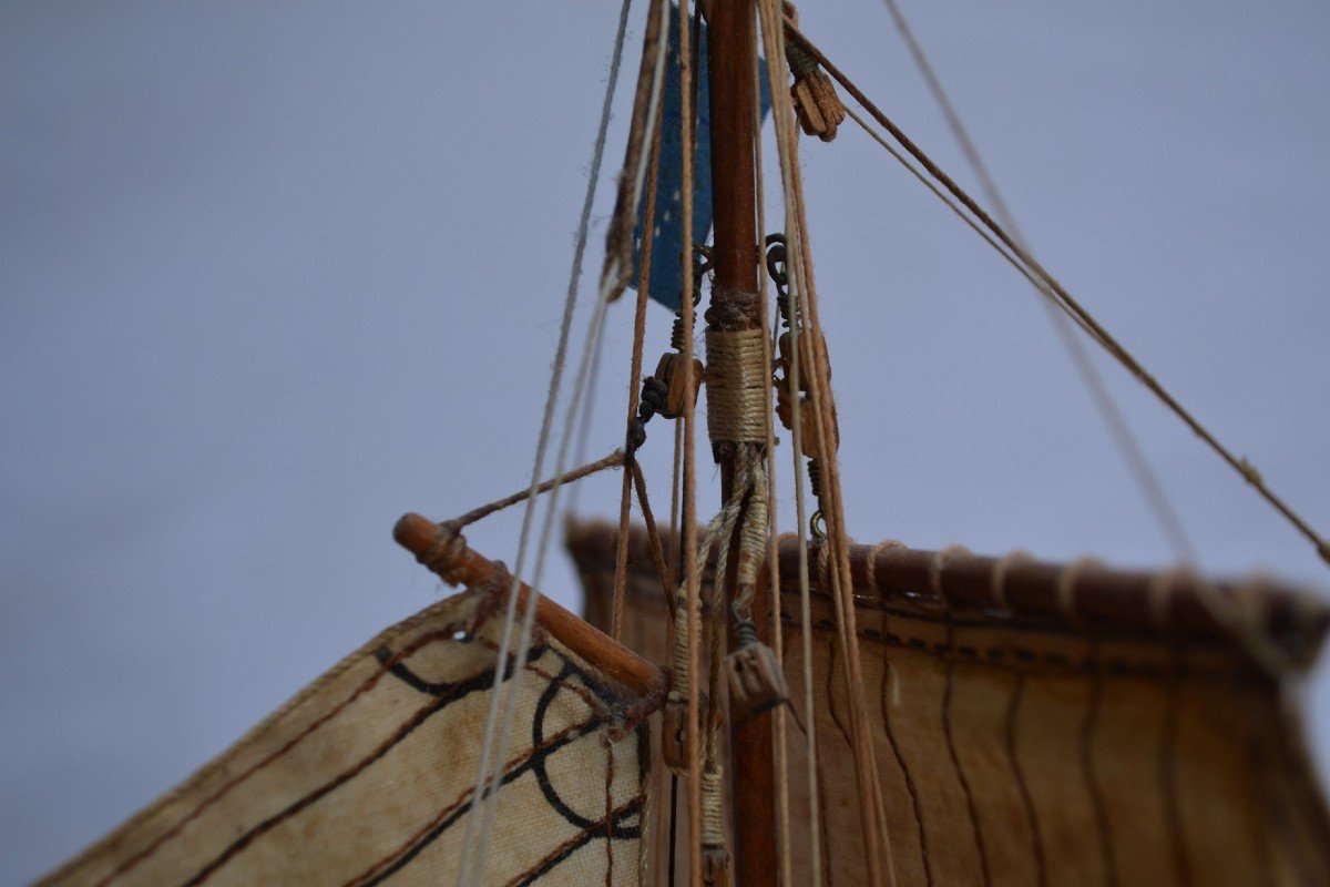 Model Of The Corsair Ship "prince De Neuchatel". Wood, Textiles And Golden Copper. 20th Century.-photo-2