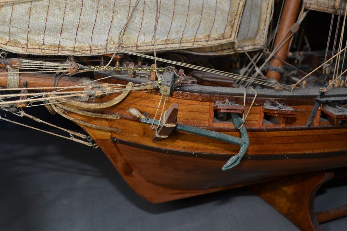 Model Of The Corsair Ship "prince De Neuchatel". Wood, Textiles And Golden Copper. 20th Century.-photo-5