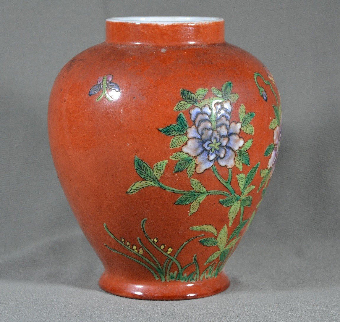 Vase Chinois En Porcelaine. Décor émaillé De Fleurs.20° Siècle.-photo-1