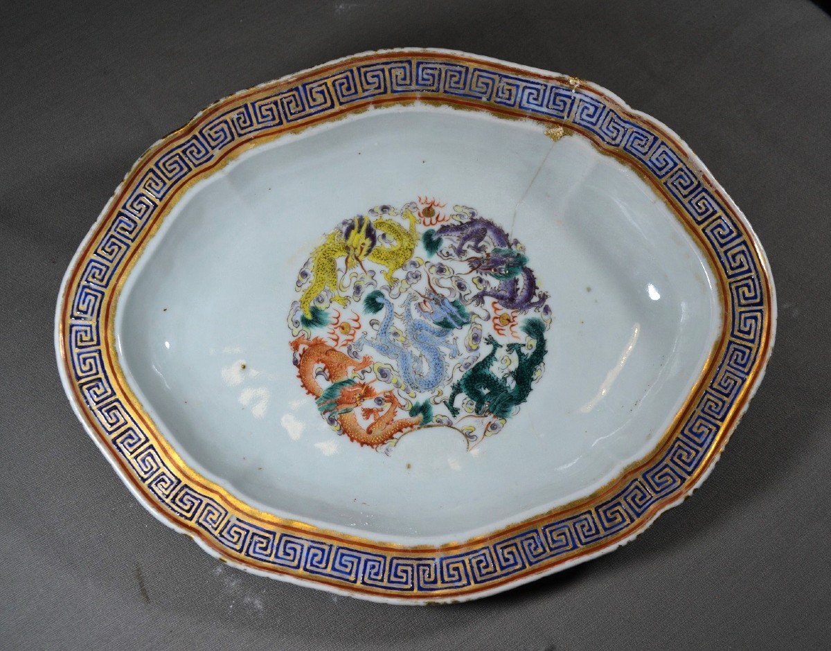 Chinese Porcelain Dish Decorated With 5 Dragons And Sacred Pearls. Qing Dynasty 19th Century.-photo-2