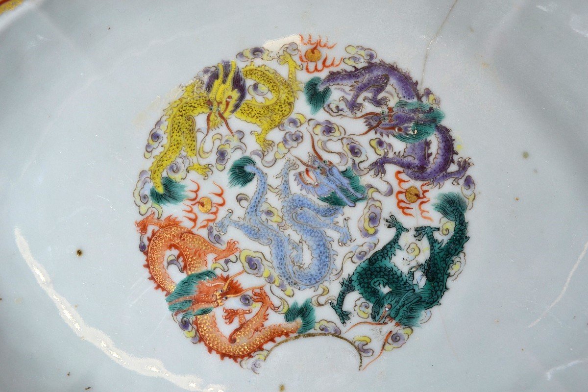 Chinese Porcelain Dish Decorated With 5 Dragons And Sacred Pearls. Qing Dynasty 19th Century.-photo-1