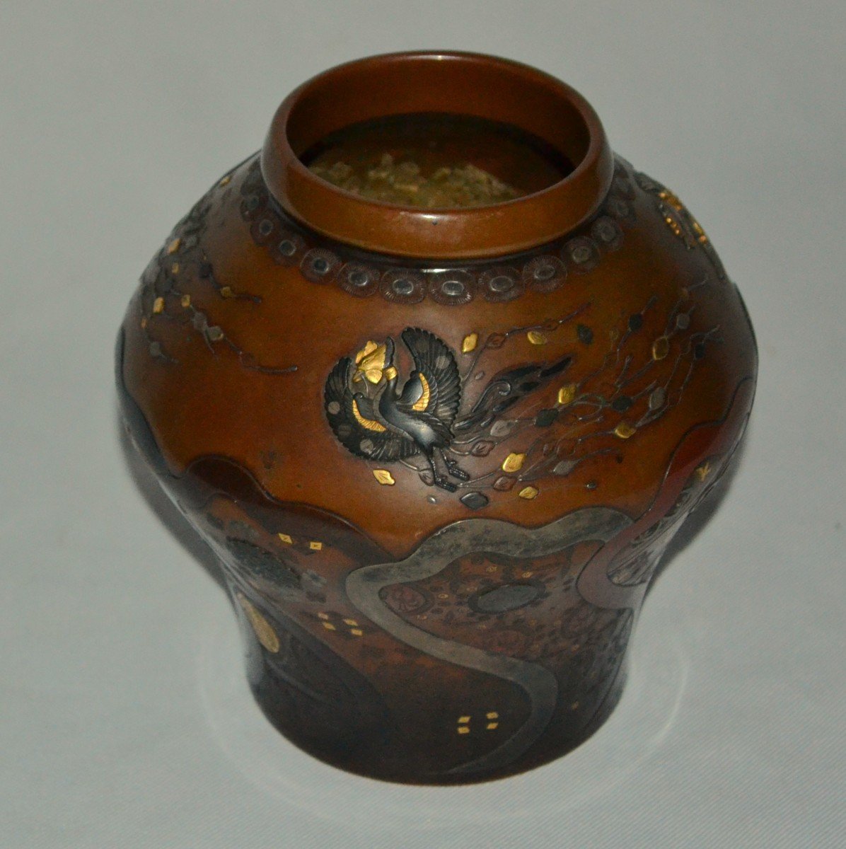 Vase Japonais En Bronze Incrusté De Métaux Précieux. Japon Fin Du 19ème Siècle. Epoque Meiji-photo-4